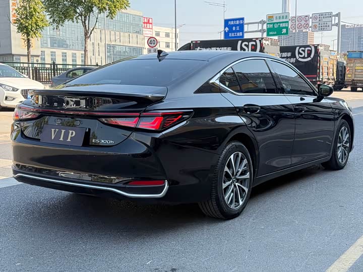 Lexus ES 2025 2025款 300h 臻享版