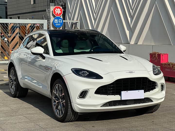 Aston Martin DBX 2023 2023款 3.0T STRAIGHT-SIX