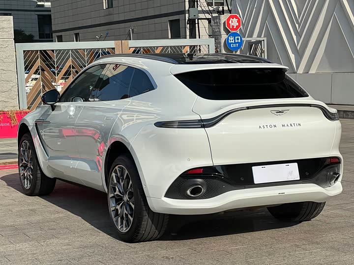 Aston Martin DBX 2023 2023款 3.0T STRAIGHT-SIX