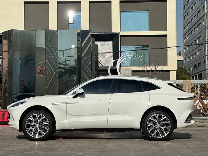 Aston Martin DBX 2023 2023款 3.0T STRAIGHT-SIX