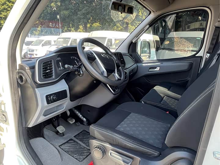 Maxus V80 2024 2024款 傲运通 6MT 长轴中顶147Ps 6/7/8/9座