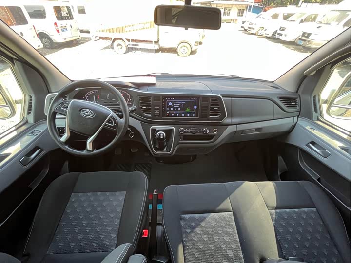 Maxus V80 2024 2024款 傲运通 6MT 长轴中顶147Ps 6/7/8/9座