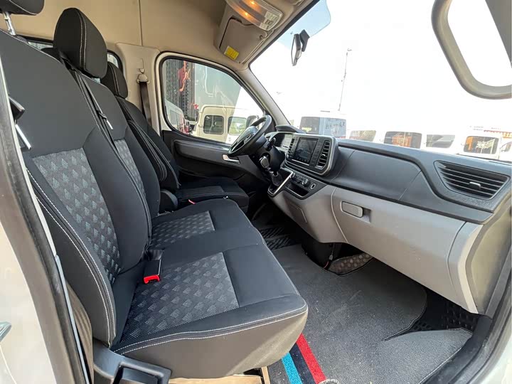 Maxus V80 2024 2024款 傲运通 6MT 长轴中顶147Ps 6/7/8/9座