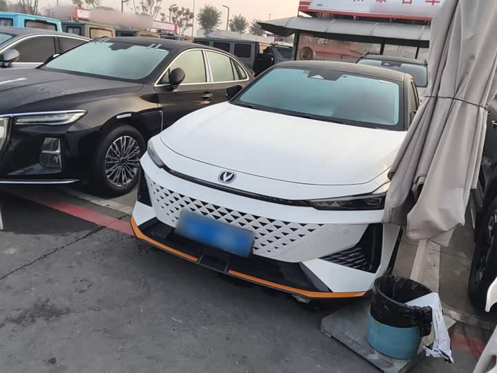 Changan UNI-V 2025 2025款 1.5T 500Bar尊贵运动型