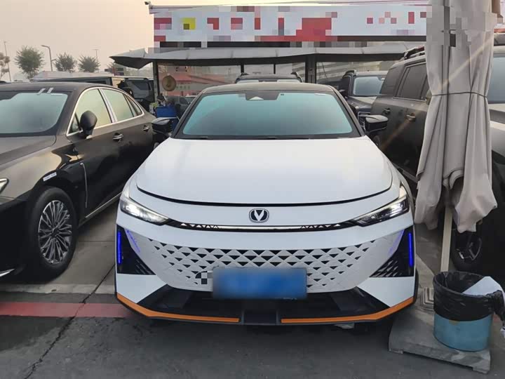 Changan UNI-V 2025 2025款 1.5T 500Bar尊贵运动型