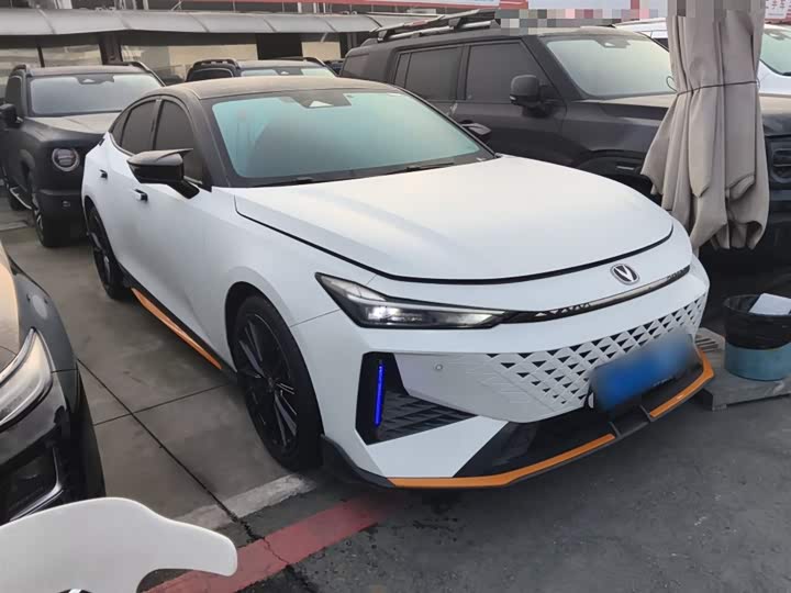 Changan UNI-V 2025 2025款 1.5T 500Bar尊贵运动型