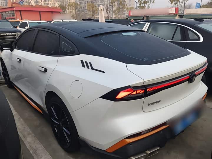 Changan UNI-V 2025 2025款 1.5T 500Bar尊贵运动型