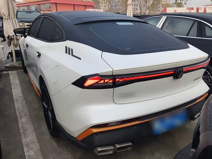 Changan UNI-V 2025 2025款 1.5T 500Bar尊贵运动型