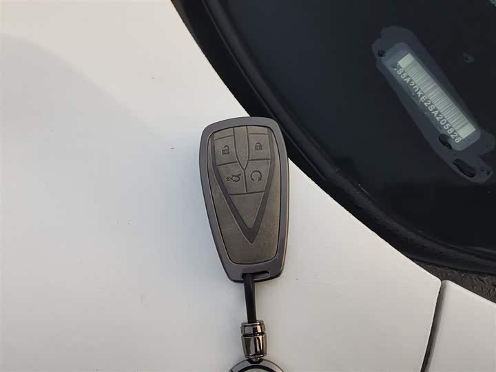 Changan UNI-V 2025 2025款 1.5T 500Bar尊贵运动型