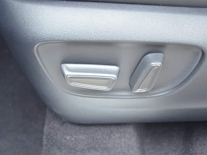 Toyota Crown Kluger 2026 2026款 2.5L HEV四驱尊贵版