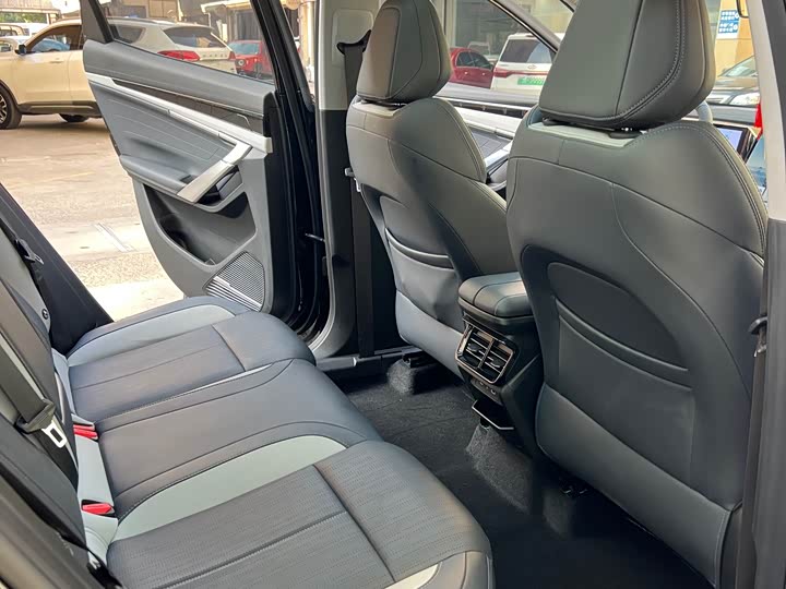 Geely Atlas L 2024 2024款 1.5TD DCT尊贵版