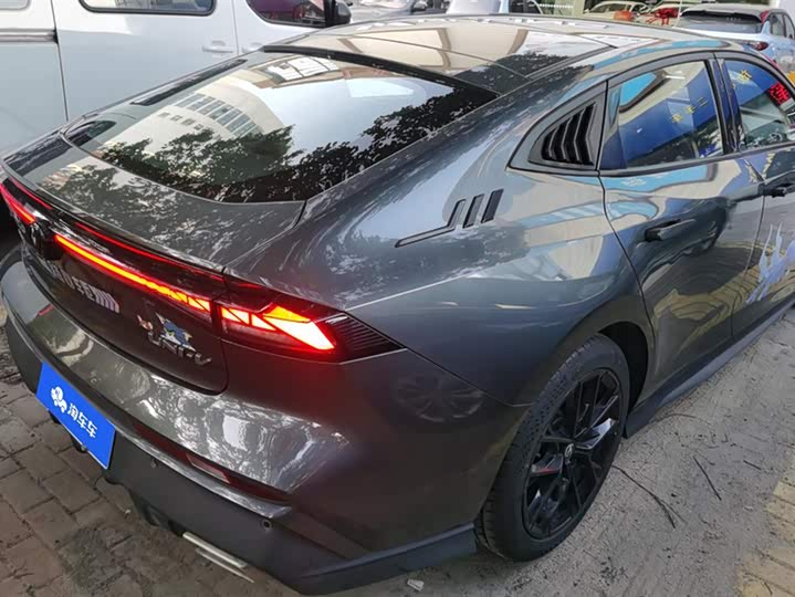 Changan UNI-V 2024 2024款 1.5T 尊贵型