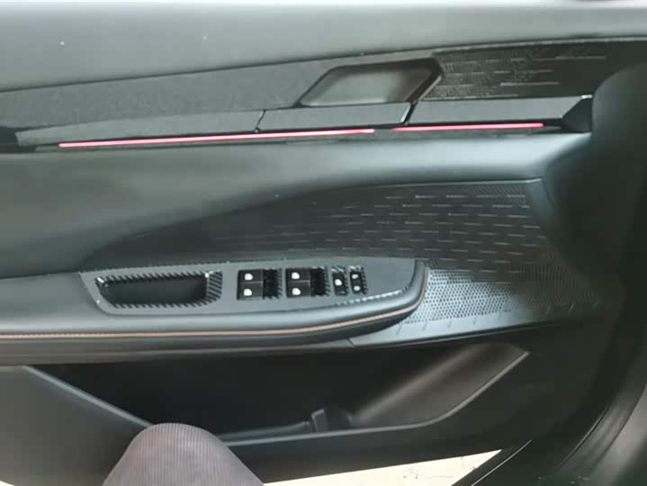 Changan UNI-V 2024 2024款 1.5T 尊贵型