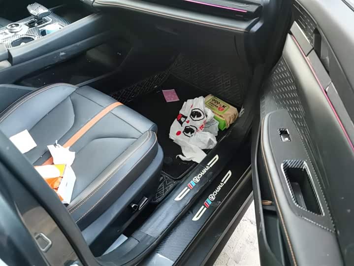 Changan UNI-V 2024 2024款 1.5T 尊贵型