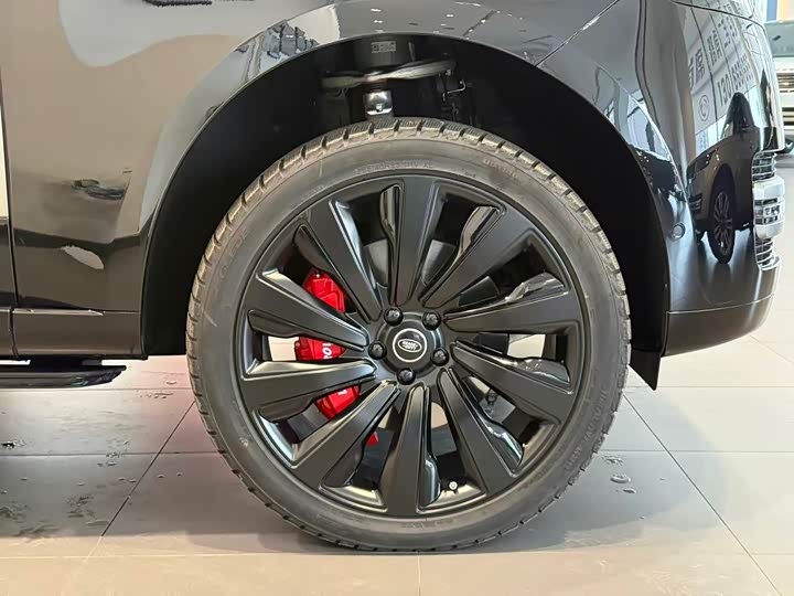 Land Rover Range Rover 2025 2025款 3.0 L6 400PS 盛世加长版