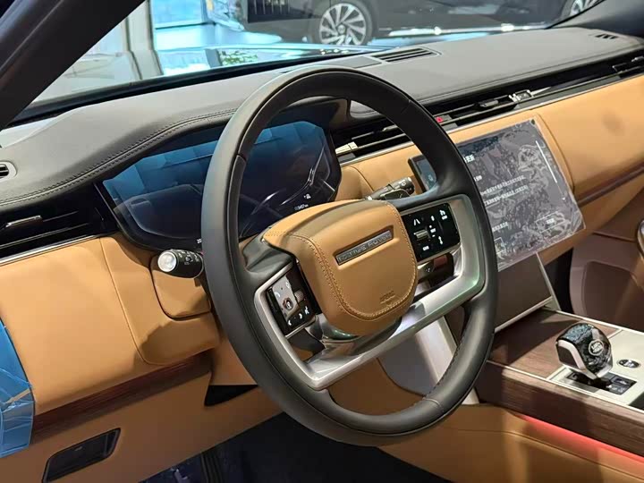 Land Rover Range Rover 2025 2025款 3.0 L6 400PS 盛世加长版