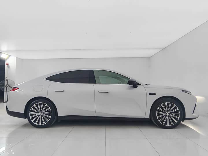 Geely Galaxy Starshine 8 EM-i 2025 2025款 130km EM-i 旗舰版