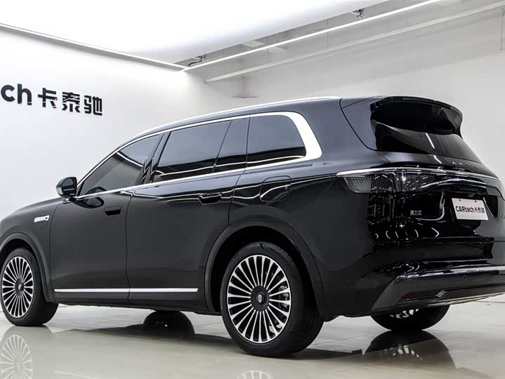 Aito M8 2025 2025款 增程 Max+版 53.4kWh 6座版