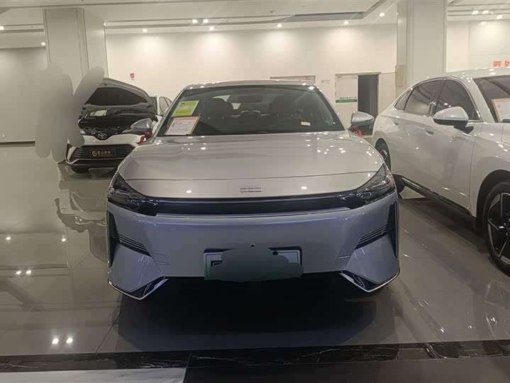 Geely Galaxy L6 2025 2025款 EM-i 60km 启航版