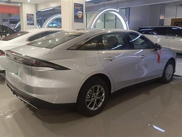 Geely Galaxy L6 2025 2025款 EM-i 60km 启航版