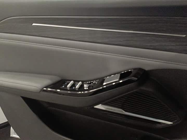 Geely Galaxy L6 2025 2025款 EM-i 60km 启航版