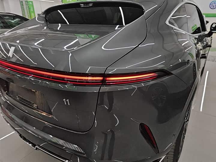 Avatr 11 2024 2024款 730 三激光后驱奢享版