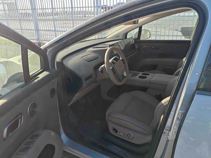 LiXiang i8 2025 2025款 标准版