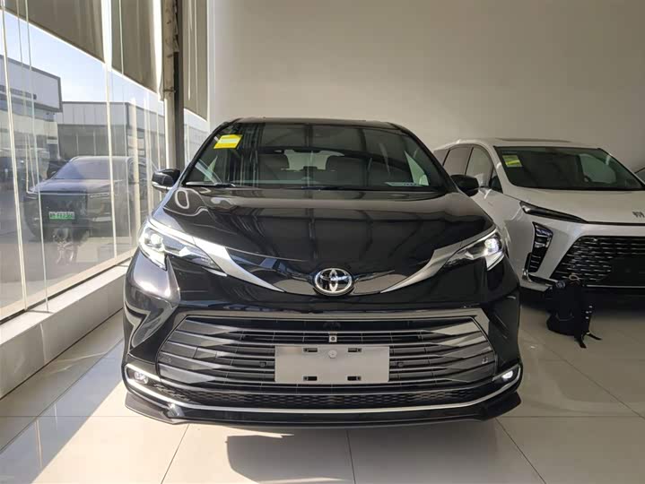 Toyota Sienna 2026 2026款 2.5L 双擎四驱尊贵版