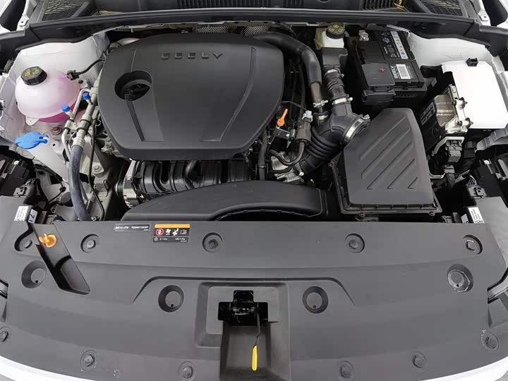 Geely Emgrand 2026 2026款 第4代 400万纪念款 1.5L 手动超越型