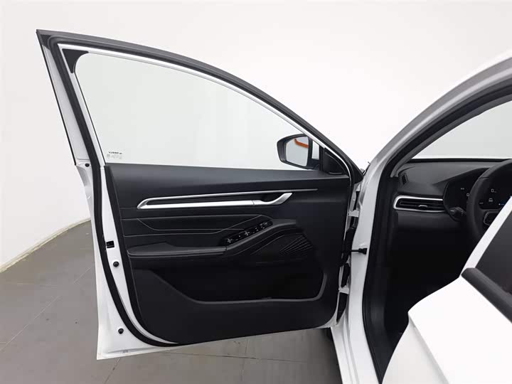 Geely Emgrand 2026 2026款 第4代 400万纪念款 1.5L 手动超越型