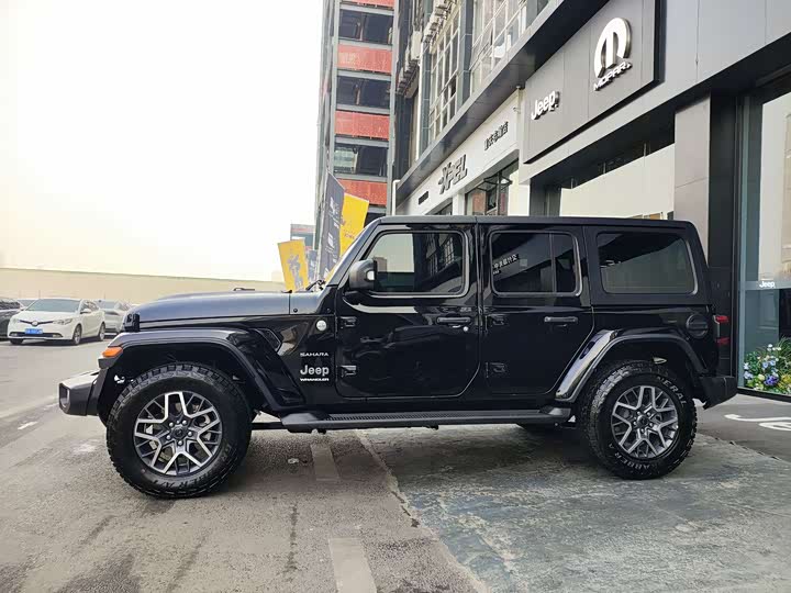 Jeep Wrangler 2024 2024款 2.0T 撒哈拉四门版