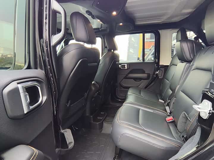 Jeep Wrangler 2024 2024款 2.0T 撒哈拉四门版