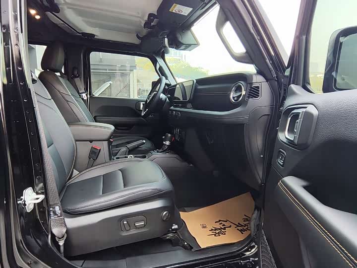 Jeep Wrangler 2024 2024款 2.0T 撒哈拉四门版