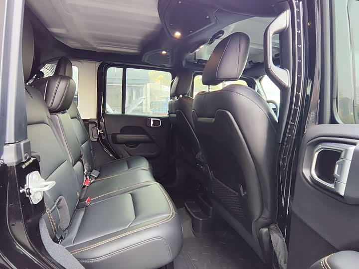 Jeep Wrangler 2024 2024款 2.0T 撒哈拉四门版