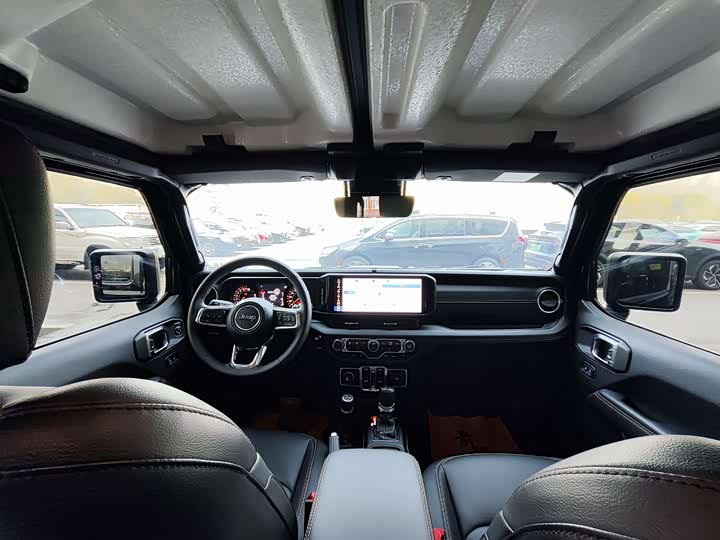 Jeep Wrangler 2024 2024款 2.0T 撒哈拉四门版