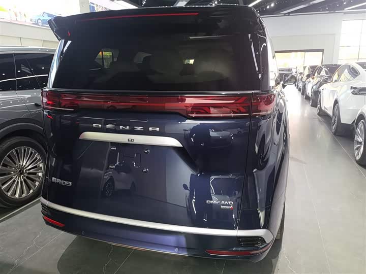 Denza D9 2025 2025款 DM-i 智驾版 1020 四驱旗舰型