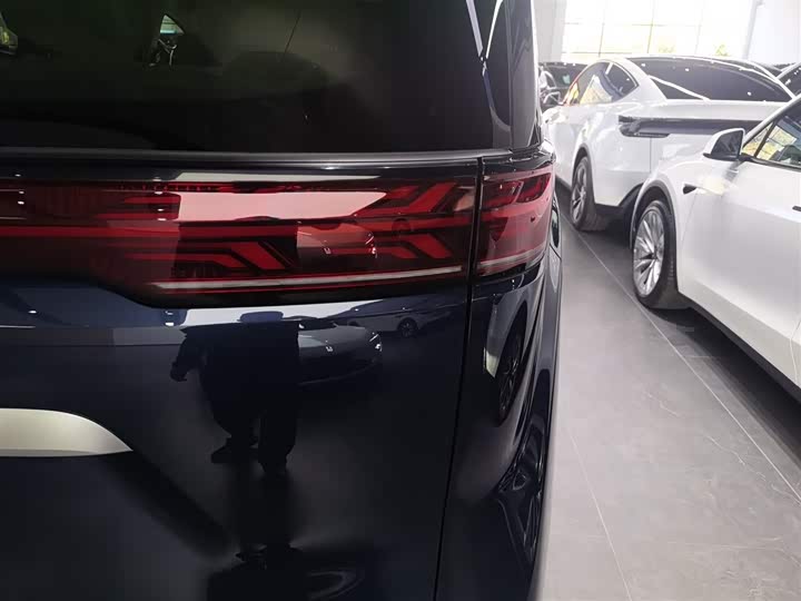 Denza D9 2025 2025款 DM-i 智驾版 1020 四驱旗舰型