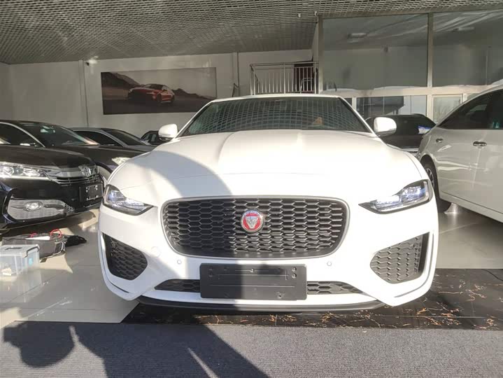 Jaguar XE L 2024 2024款 2.0T 250PS R-DYNAMIC S进取运动版