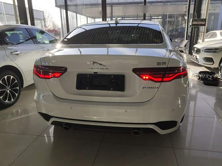 Jaguar XE L 2024 2024款 2.0T 250PS R-DYNAMIC S进取运动版