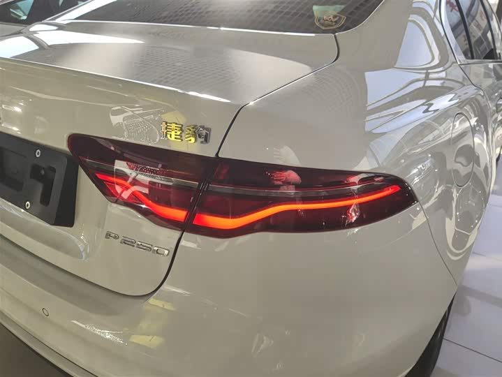 Jaguar XE L 2024 2024款 2.0T 250PS R-DYNAMIC S进取运动版