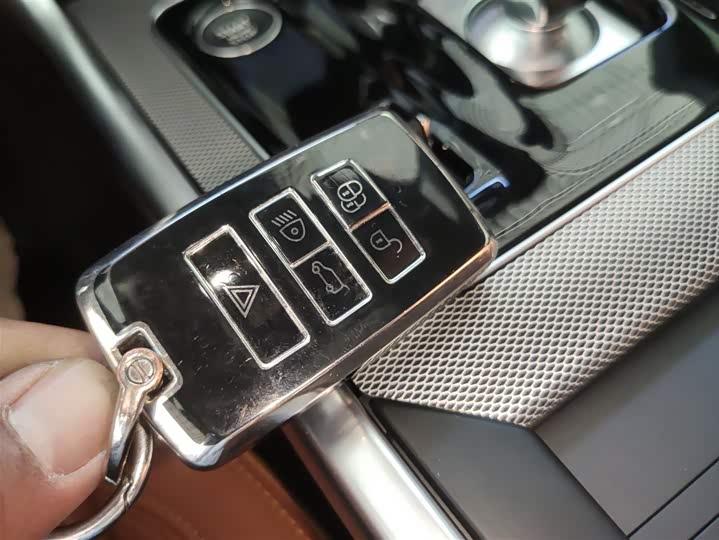 Jaguar XE L 2024 2024款 2.0T 250PS R-DYNAMIC S进取运动版