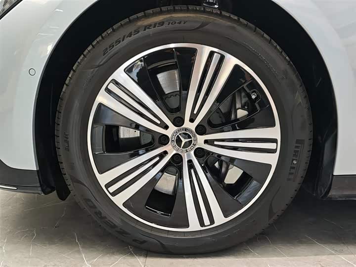 Mercedes-Benz EQE 2025 2025款 500 4MATIC 先锋版