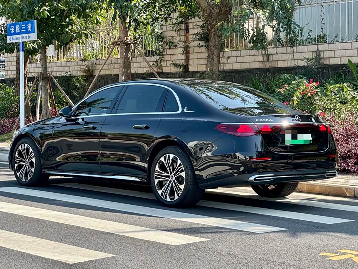 Mercedes-Benz E-Class Hybrid 2024 2024款 E 350 e L 插电式混合动力轿车