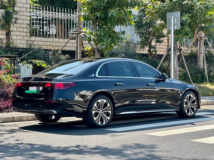 Mercedes-Benz E-Class Hybrid 2024 2024款 E 350 e L 插电式混合动力轿车