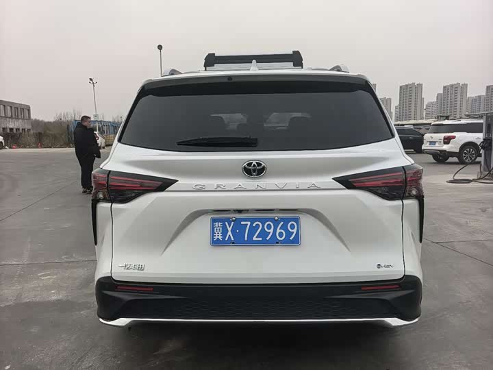 Toyota Granvia 2024 2024款 2.5L混动 舒适版