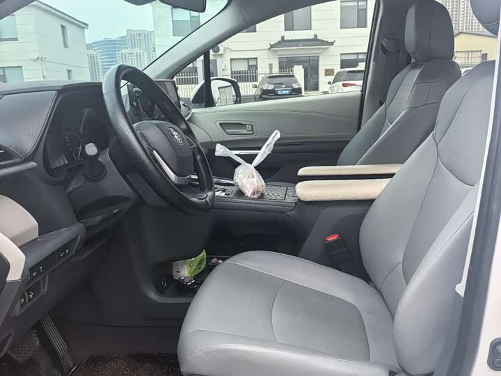 Toyota Granvia 2024 2024款 2.5L混动 舒适版