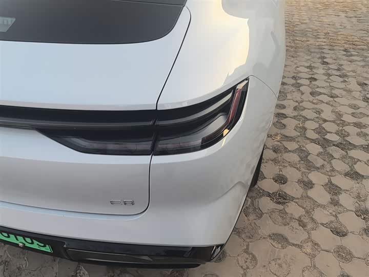 Geely Galaxy E8 2024 2024款 550km 后驱龙腾版