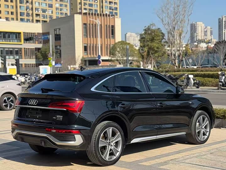 Audi Q5L Sportback 2022 2022款 改款 40 TFSI 豪华型