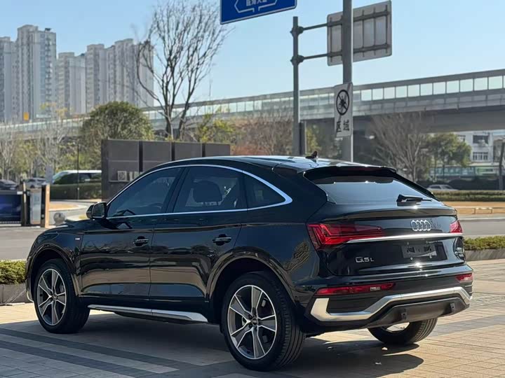Audi Q5L Sportback 2022 2022款 改款 40 TFSI 豪华型