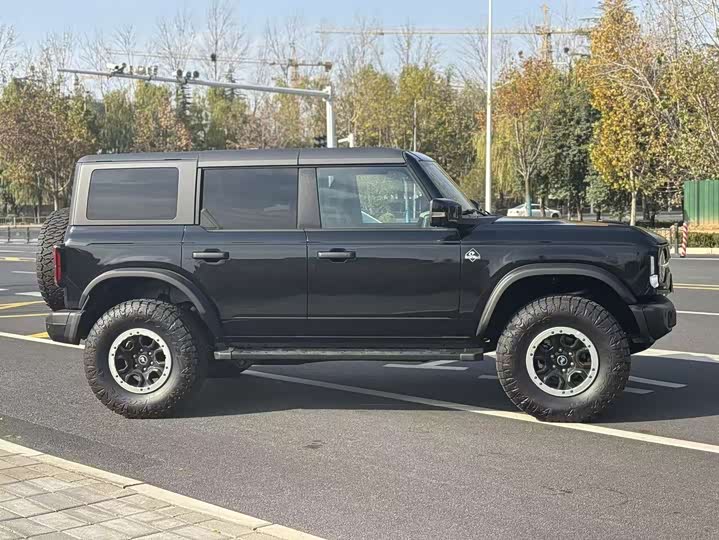Ford Bronco 2024 2024款 2.3T 长滩大脚越野版
